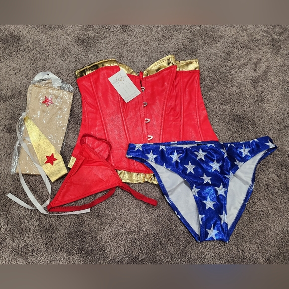 Wonder woman Halloween Costume. Size medium. - Picture 4 of 7